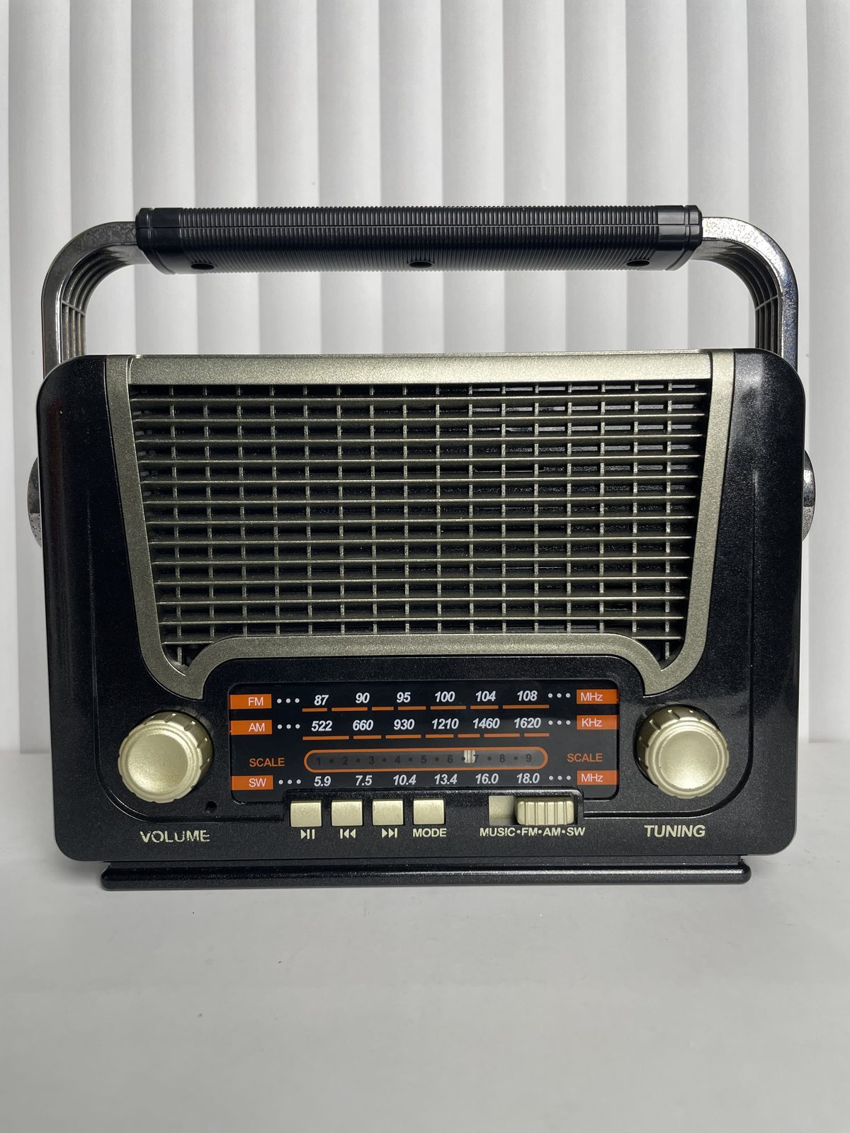 MERODITH black portable radio