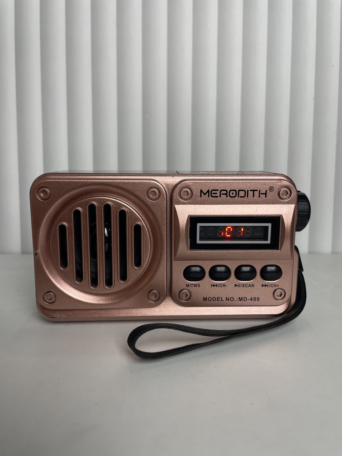 MERODITH portable rose radio
